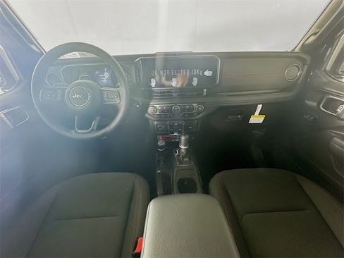 New 2025 Jeep Gladiator Rubicon w/ Convenience Group image 9