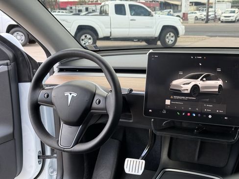Used 2023 Tesla Model Y Performance AWD/4WD image 27