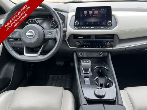 Used 2023 Nissan Rogue SV w/ SV Premium B Package image 3