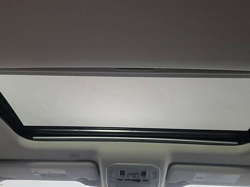 Used 2022 Toyota Highlander XLE AWD/4WD image 25