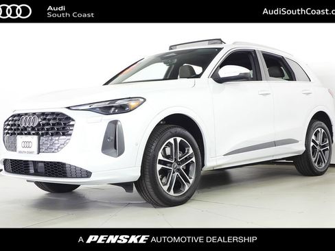 Used 2025 Audi Q5 Premium w/ Convenience Package image 1