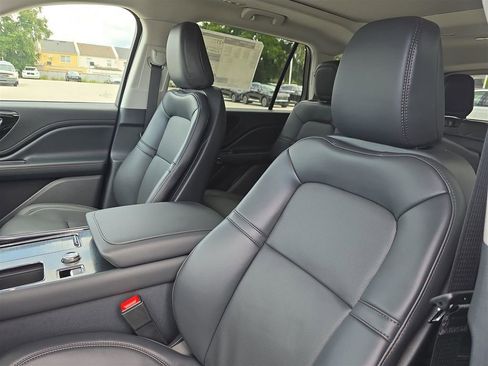 New 2025 Lincoln Aviator 2WD w/ Equipment Group 101A image 18