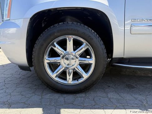 Used 2011 GMC Yukon Denali AWD/4WD image 27
