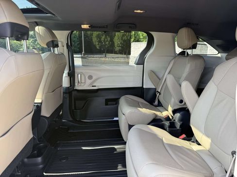 Used 2024 Toyota Sienna Limited AWD/4WD image 18