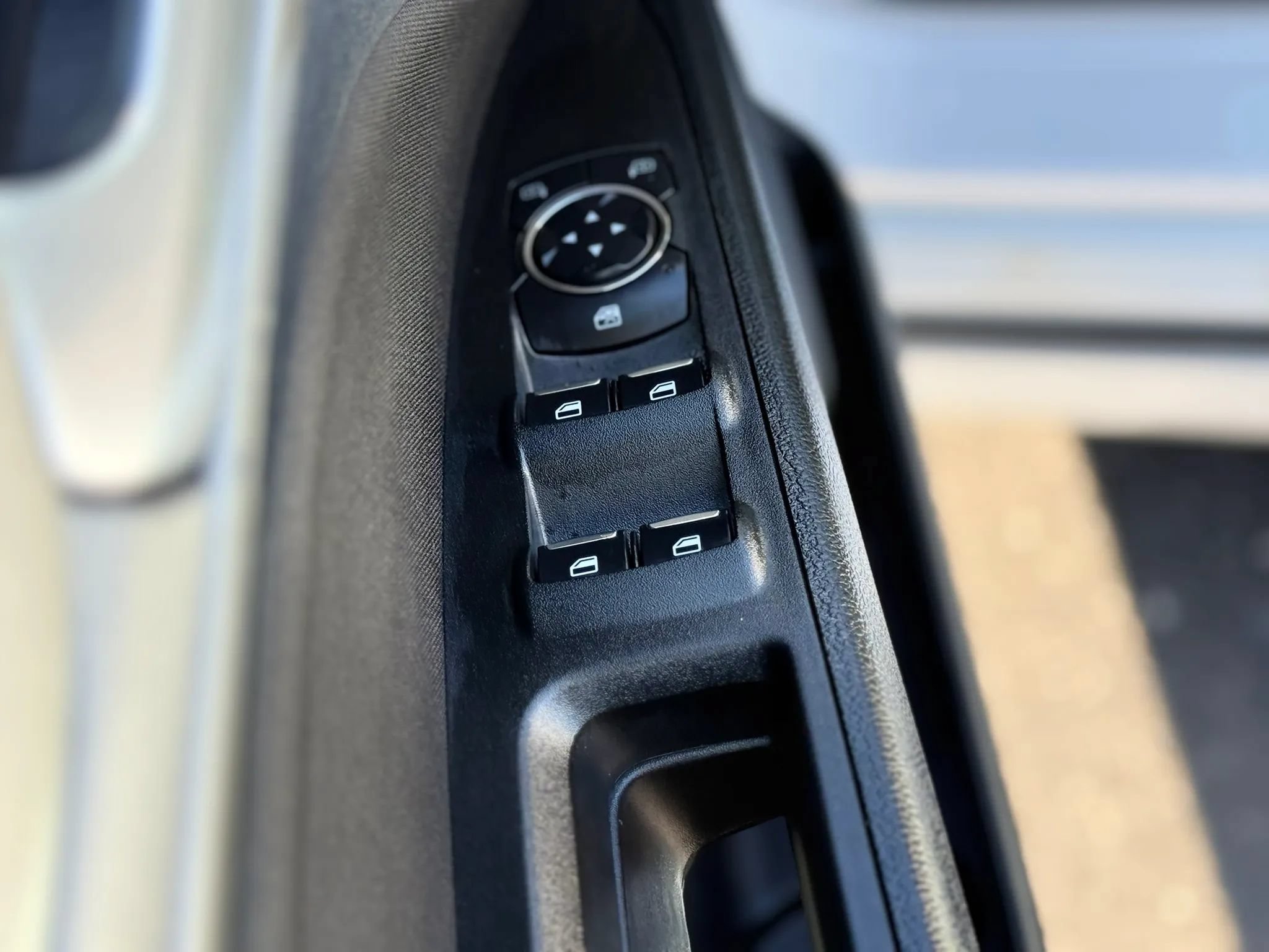 Used 2020 Ford Fusion SE FWD image 11