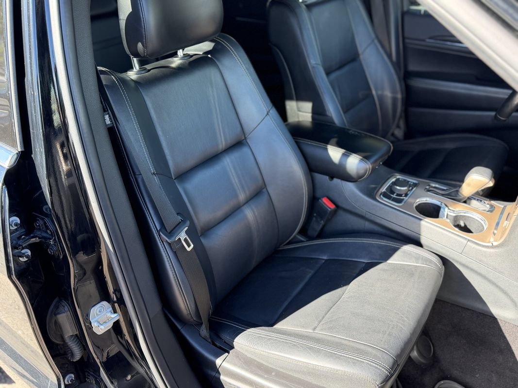 Used 2017 Jeep Grand Cherokee Limited AWD/4WD image 9