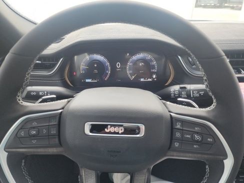 New 2025 Jeep Grand Cherokee Limited w/ Luxury Tech Group II image 17