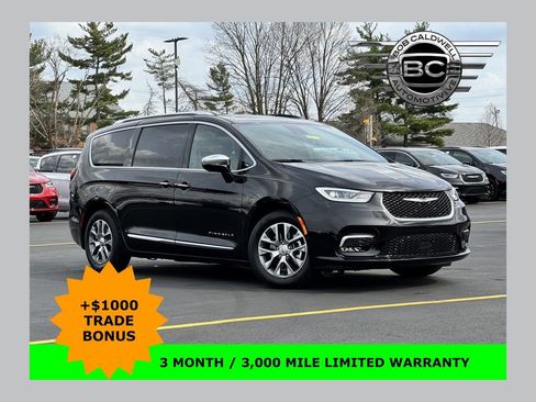 Used 2024 Chrysler Pacifica Pinnacle FWD image 1
