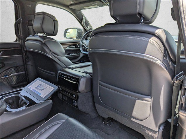 Used 2023 Jeep Grand Wagoneer L Series II AWD/4WD image 30