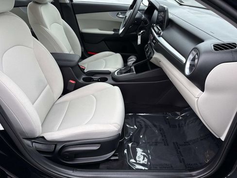 Used 2023 Kia Forte LXS w/ LXS Technology Package FWD image 19