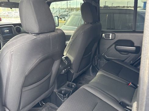 Used 2022 Jeep Gladiator Sport image 6