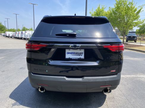 Used 2023 Chevrolet Traverse RS FWD image 8