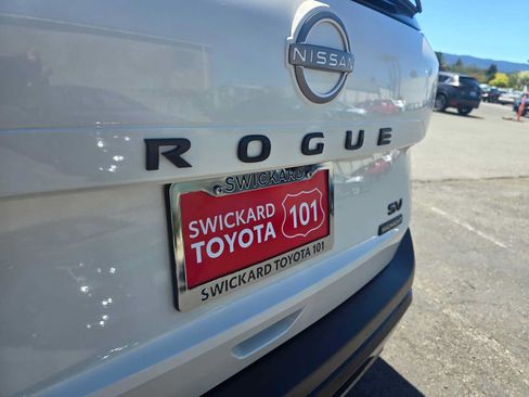 Used 2023 Nissan Rogue SV w/ SV Premium B Package FWD image 13