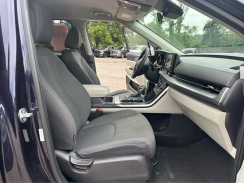 Used 2022 Kia Carnival LX FWD image 16