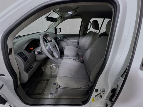 Used 2018 Nissan Frontier SV image 15