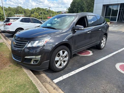 Used 2017 Chevrolet Traverse LT w/ Style and Technology Package FWD image 1