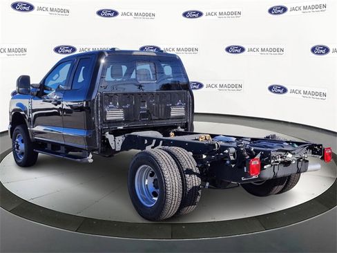 New 2025 Ford F350 XL w/ XL Chrome Package image 3