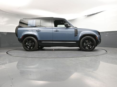 Certified 2023 Land Rover Defender 110 X-Dynamic SE image 31