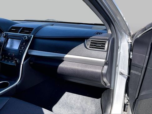 Used 2017 Toyota Camry SE FWD image 11