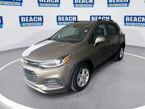 Used 2022 Chevrolet Trax LT w/ LT Convenience Package image 1