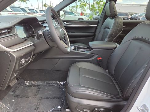 New 2026 Jeep Grand Cherokee L Limited w/ Limited Altitude Package AWD/4WD image 15