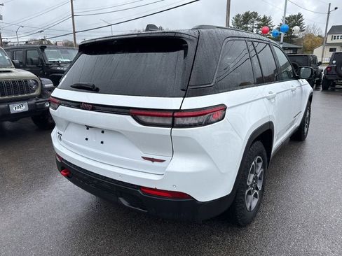 Certified 2022 Jeep Grand Cherokee Trailhawk w/ ADV Protech Group II AWD/4WD image 5