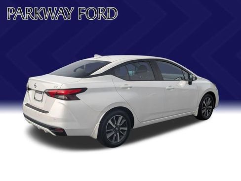 Used 2021 Nissan Versa SV image 5