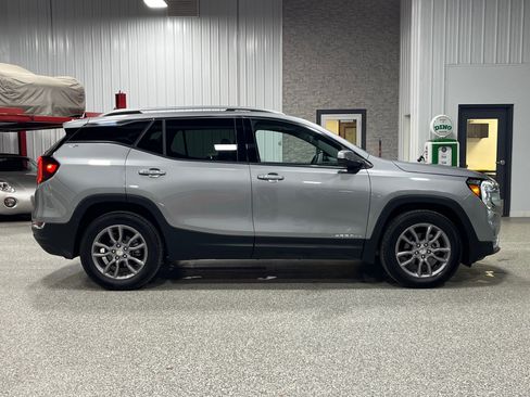 Certified 2024 GMC Terrain SLT w/ Infotainment Package II image 6