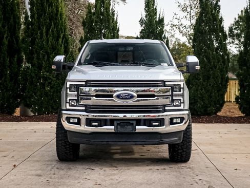 Used 2019 Ford F250 Lariat w/ Chrome Package image 3