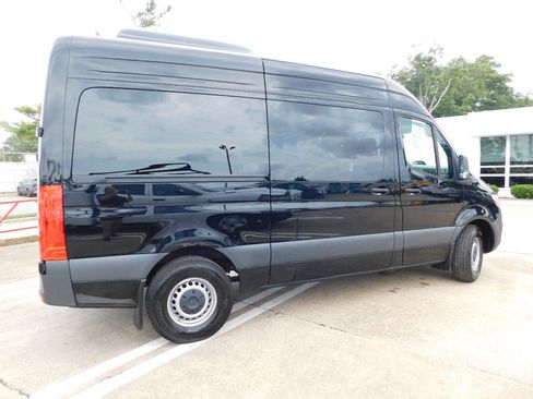 Used 2025 Mercedes-Benz Sprinter 2500 image 2