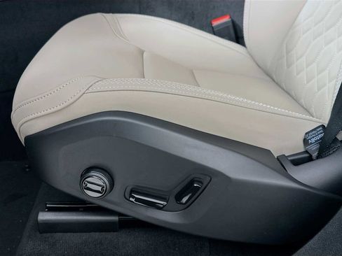 New 2026 Volvo XC90 T8 Plus w/ Protection Package Premier image 17