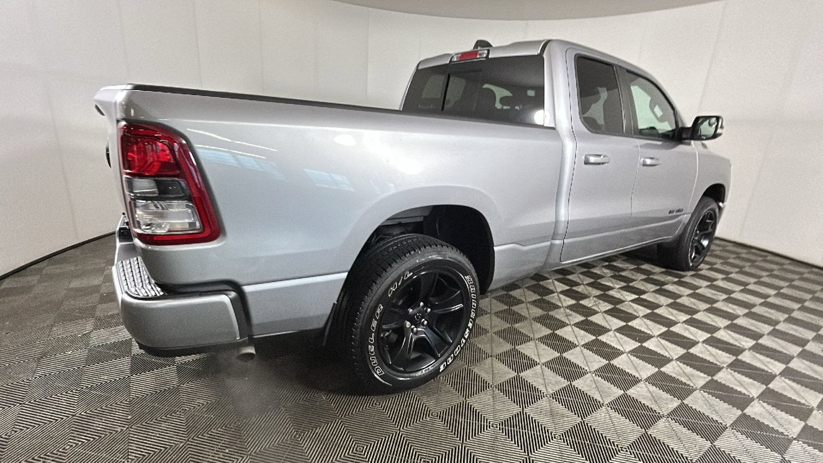 Used 2022 RAM 1500 Big Horn AWD/4WD image 3