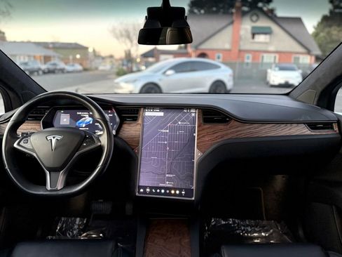 Used 2020 Tesla Model X Long Range image 10