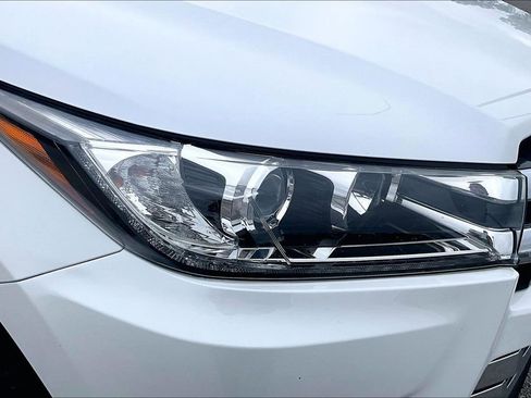Used 2019 Toyota Highlander Limited image 41