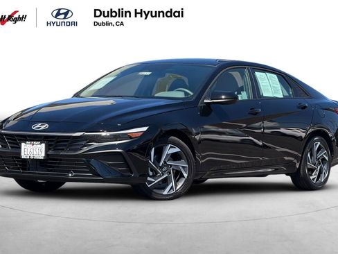 Certified 2025 Hyundai Elantra SEL FWD image 1