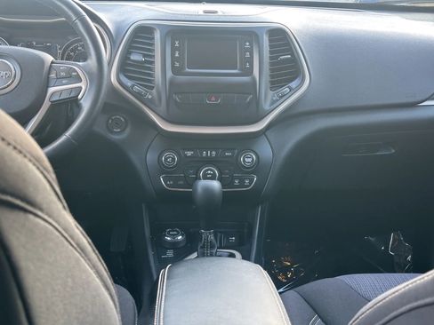 Used 2015 Jeep Cherokee Latitude w/ Cold Weather Group image 17