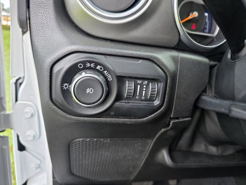 Used 2019 Jeep Wrangler Unlimited Sahara w/ Uconnect 4C Nav & Sound Group image 25