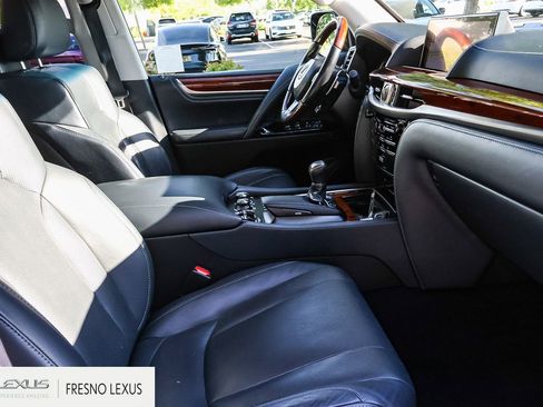 Used 2019 Lexus LX 570 4WD w/ Luxury Package image 13