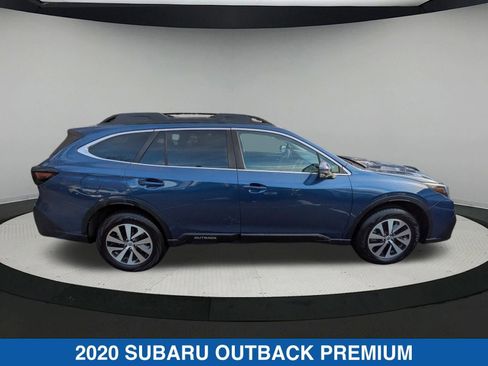 Certified 2020 Subaru Outback Premium image 2