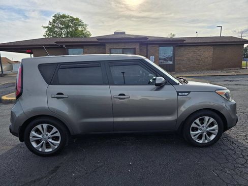 Used 2016 Kia Soul + FWD image 9