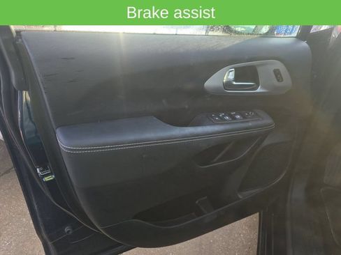 Used 2025 Chrysler Pacifica Limited FWD image 24