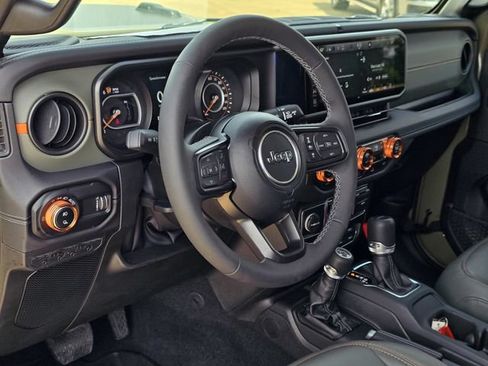 Used 2025 Jeep Gladiator Mojave w/ Convenience Group AWD/4WD image 30