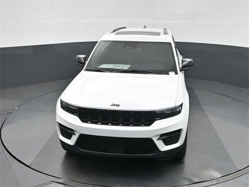 New 2025 Jeep Grand Cherokee Altitude image 26