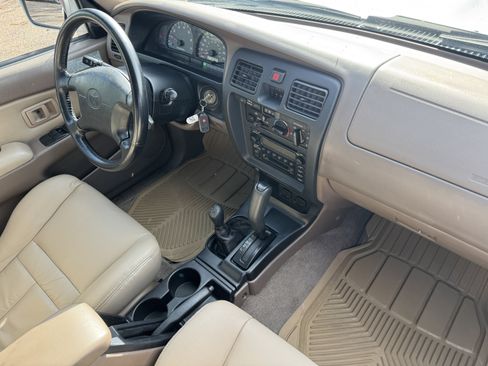 Used 2000 Toyota 4Runner SR5 AWD/4WD image 29