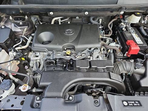 Used 2021 Toyota RAV4 XLE w/ Convenience Package FWD image 24