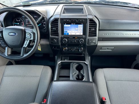 Used 2019 Ford F250 XLT w/ XLT Premium Package image 13