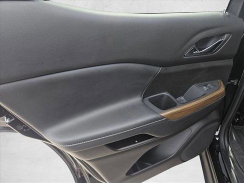 Used 2023 GMC Acadia SLE w/ Driver Convenience Package image 12