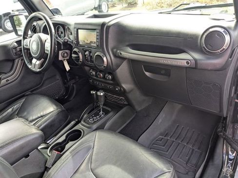 Used 2018 Jeep Wrangler Unlimited Sahara image 35