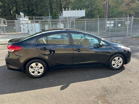 Used 2017 Kia Forte LX FWD image 4