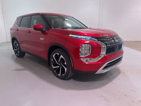 New 2025 Mitsubishi Outlander SE image 1
